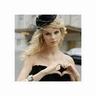 妈妈只穿睡衣却给孩子带了奶粉床单